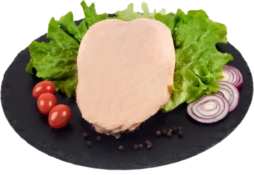 Свежая куриная грудка с костью