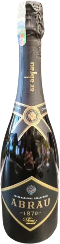 White semi-sweet sparkling wine